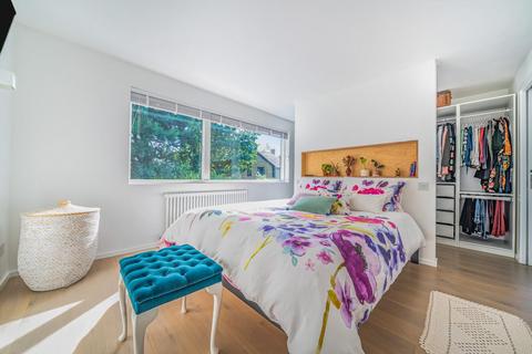 2 Stambourne Way, London, SE19 2PY