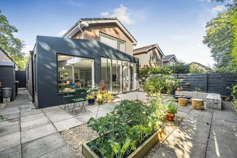 2 Stambourne Way, London, SE19 2PY