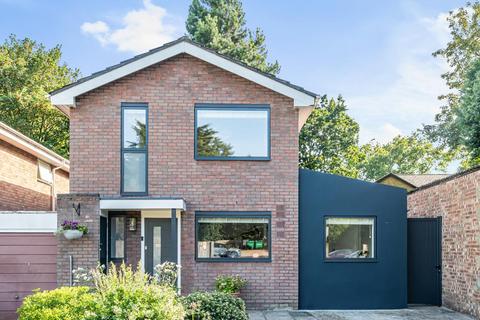 2 Stambourne Way, London, SE19 2PY