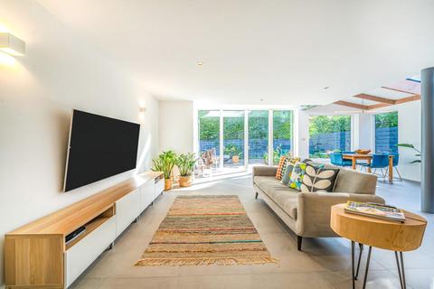 2 Stambourne Way, London, SE19 2PY