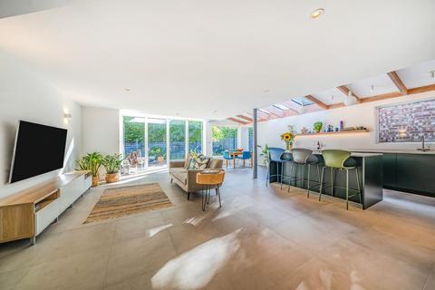 2 Stambourne Way, London, SE19 2PY