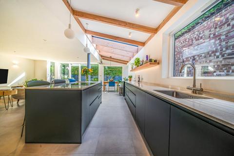 2 Stambourne Way, London, SE19 2PY