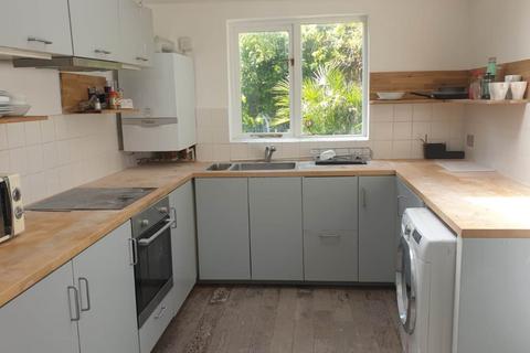 5 bedroom house to rent, Trundleys Road, London, SE8 5JG