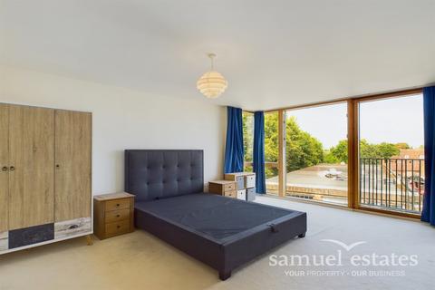 2 bedroom flat for sale, Bennets Courtyard, Watermill Way, Colliers Wood, SW19