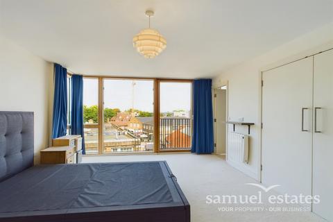 2 bedroom flat for sale, Bennets Courtyard, Watermill Way, Colliers Wood, SW19