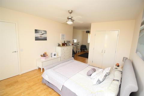 4 bedroom terraced house for sale, Enterprise Lane, Campbell Park, Milton Keynes