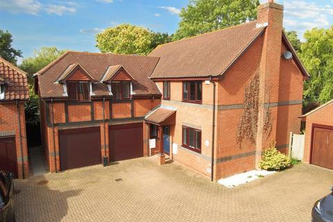 4 bedroom detached house for sale, Walton Road, Middleton, Milton Keynes