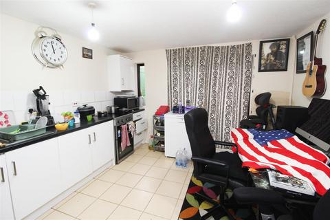 4 bedroom terraced house for sale, Mullion Place, Fishermead, Milton Keynes