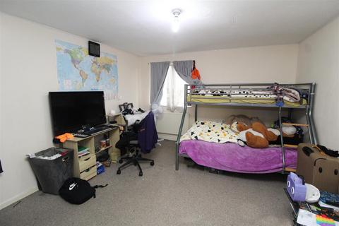 4 bedroom terraced house for sale, Mullion Place, Fishermead, Milton Keynes