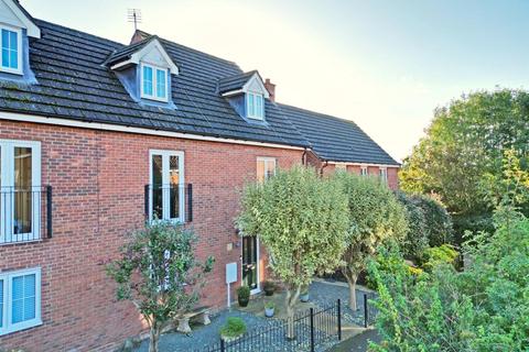 4 bedroom semi-detached house for sale, Foxholes Close, Deanshanger, Milton Keynes