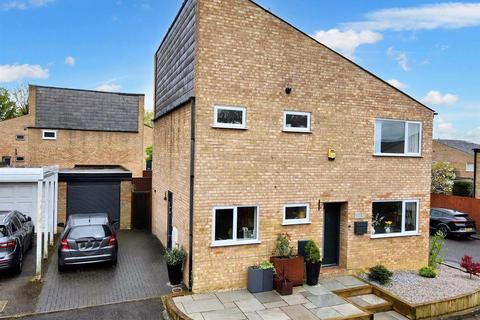 10 Ashfield, Stantonbury, Milton Keynes, MK14 6AU