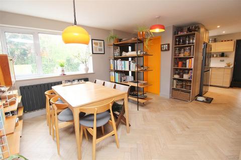 10 Ashfield, Stantonbury, Milton Keynes, MK14 6AU