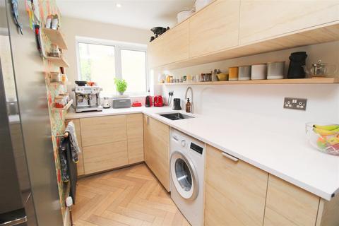 10 Ashfield, Stantonbury, Milton Keynes, MK14 6AU