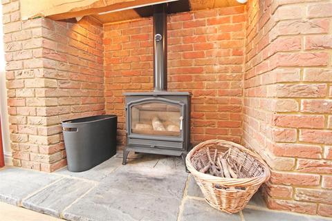 5 Comfrey Close, Walnut Tree, Milton Keynes, MK7 7BY