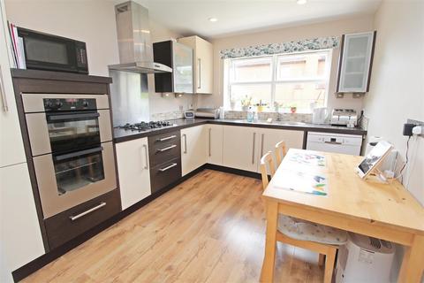 5 Comfrey Close, Walnut Tree, Milton Keynes, MK7 7BY