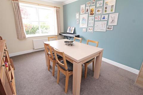 5 Comfrey Close, Walnut Tree, Milton Keynes, MK7 7BY