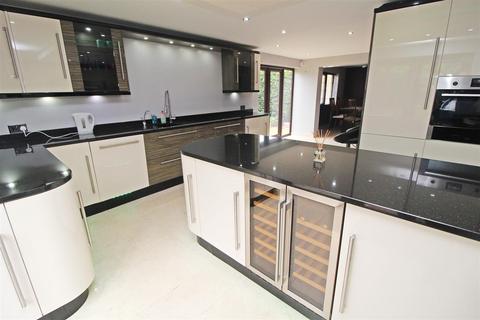 5 bedroom detached house for sale, The Fleet, Springfield, Milton Keynes