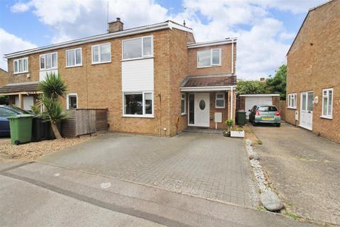 4 bedroom semi-detached house for sale, Dart Close, Newport Pagnell