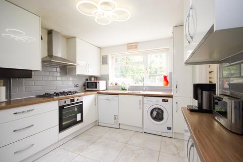 4 bedroom detached house for sale, Close To Town & Station, Maidenhead