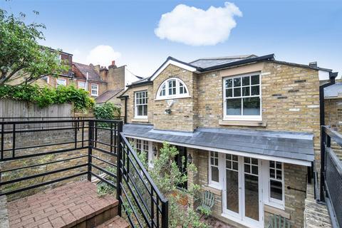 3 bedroom detached house to rent, Station Road, Barnes, SW13