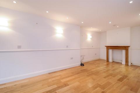 3 bedroom detached house to rent, Station Road, Barnes, SW13