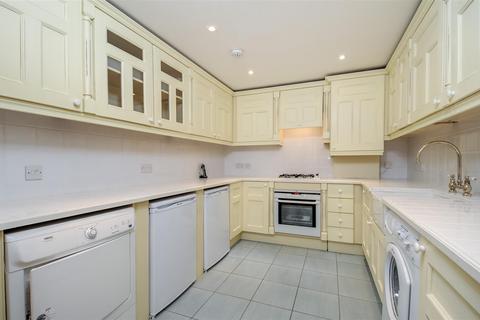 3 bedroom detached house to rent, Station Road, Barnes, SW13