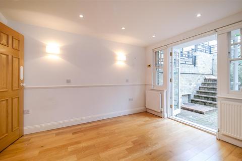 3 bedroom detached house to rent, Station Road, Barnes, SW13