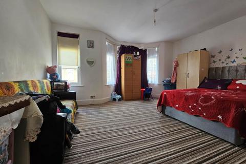 86 Fourth Avenue, London, E12 6DR
