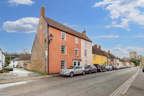 4 bedroom end of terrace house for sale, Wells, close to the Cathedral with double garage!