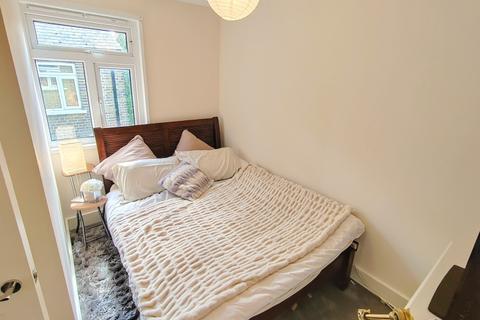 2 bedroom apartment to rent, Beechfield Road London SE6