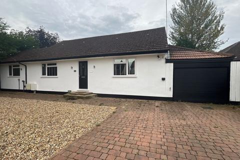 3 bedroom bungalow to rent, Wharf Road, Staines-upon-Thames, Berkshire, TW195JQ