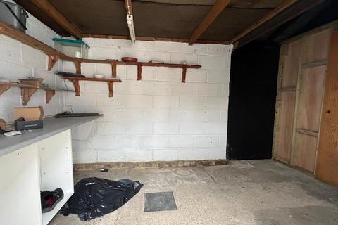3 bedroom bungalow to rent, Wharf Road, Staines-upon-Thames, Berkshire, TW195JQ