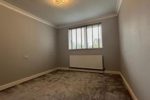 3 bedroom bungalow to rent, Wharf Road, Staines-upon-Thames, Berkshire, TW195JQ