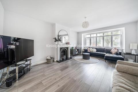 4 bedroom detached house for sale, Lake avenue, Bromley