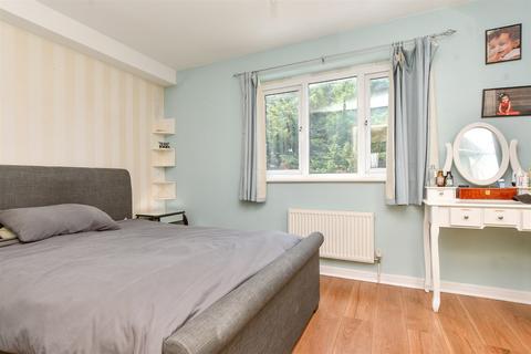 27 Hanno Close, Wallington, SM6 9BZ
