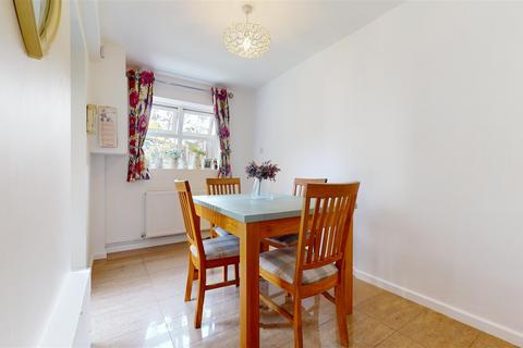 4 bedroom semi-detached house for sale, Tatling Grove, Walnut Tree