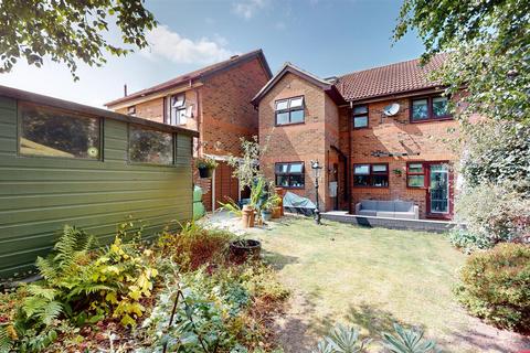 4 bedroom semi-detached house for sale, Tatling Grove, Walnut Tree