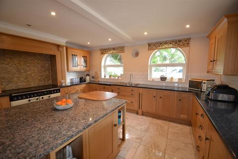 5 bedroom detached house for sale, Fildyke Road, Meppershall, Shefford