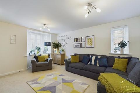 8 Sunloch Close, Burbage, Hinckley, LE10 2TT
