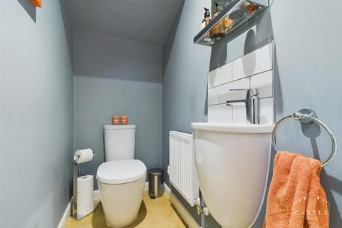 8 Sunloch Close, Burbage, Hinckley, LE10 2TT