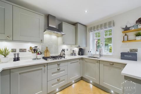 8 Sunloch Close, Burbage, Hinckley, LE10 2TT