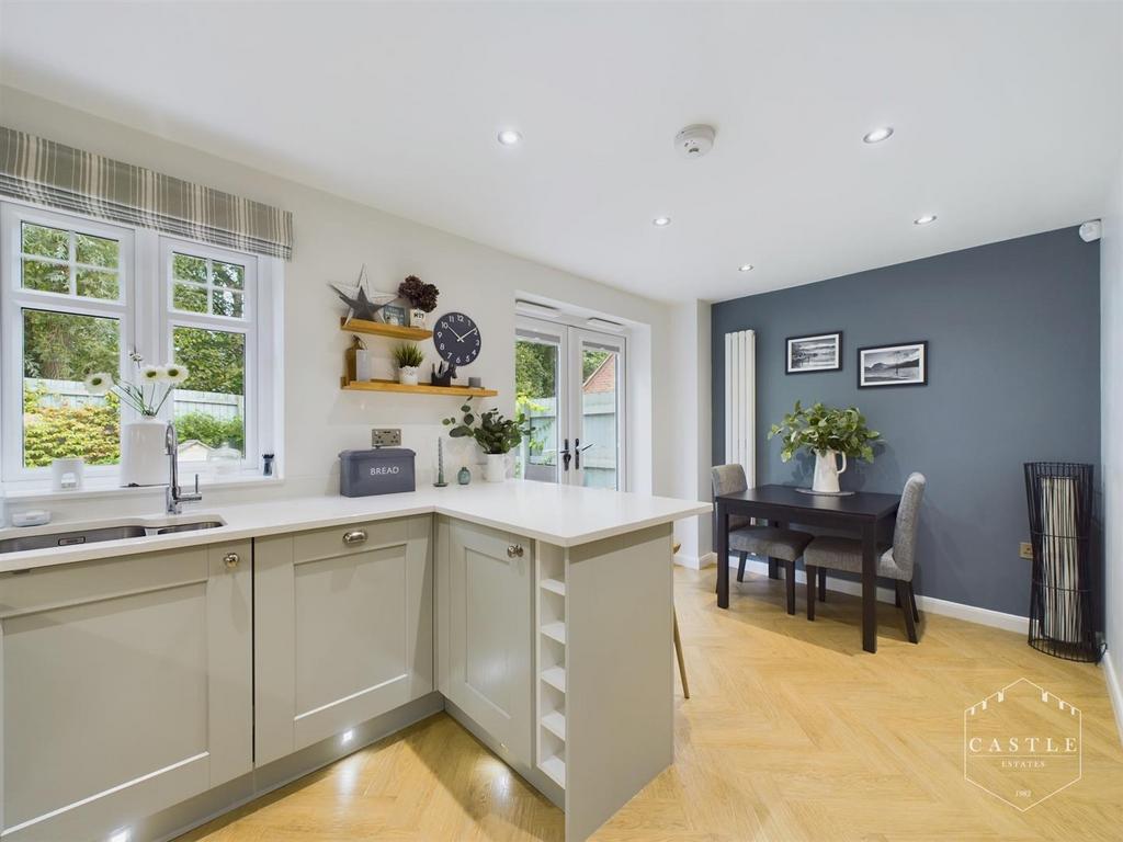 Dining kitchen
