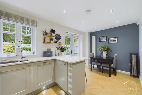 8 Sunloch Close, Burbage, Hinckley, LE10 2TT