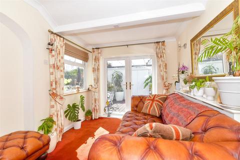 4 bedroom semi-detached house for sale, Seal Road, Selsey, Chichester, West Sussex