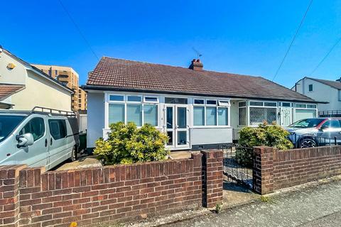 2 bedroom bungalow for sale, Sunrise Avenue, Hornchurch, RM12