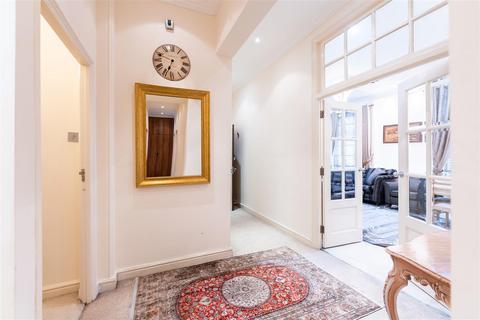 4 bedroom flat for sale, Sussex Gardens, London W2