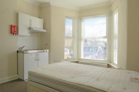 1 bedroom in a house share to rent, London Road, TW7 4EY