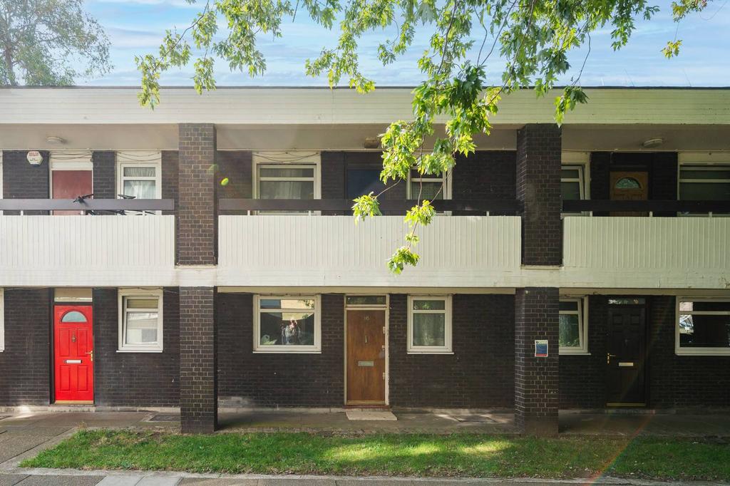Raglan Street, Kentish Town, London, NW5 Studio - £1,550 pcm (£358 pw)