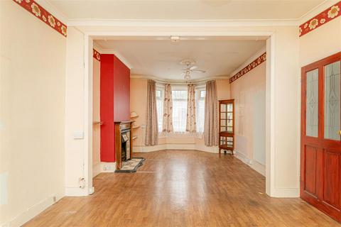 15 Gloucester Road, Enfield, EN2 0EX