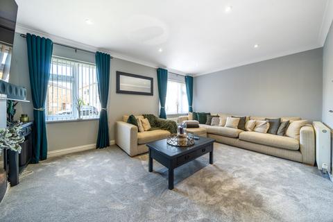 14 Rectory Close, Farnham Royal, Slough, SL2 3BG